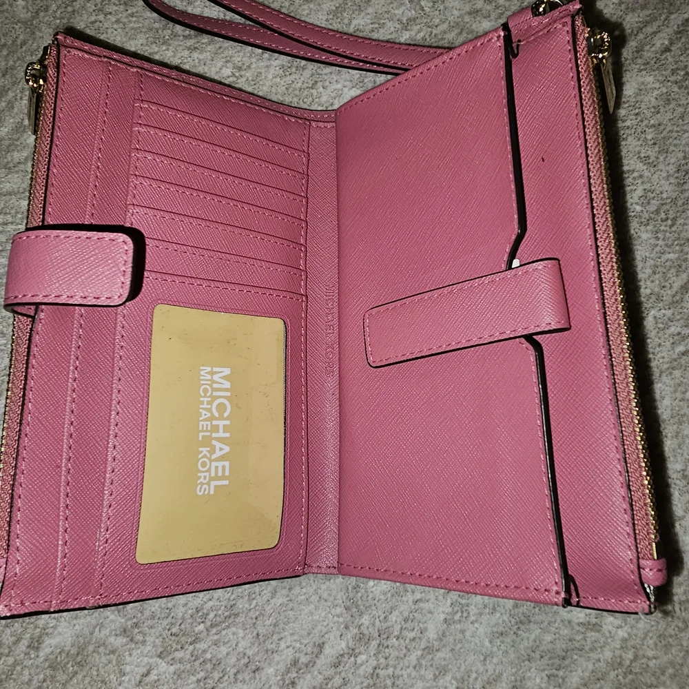 Michael Kors Smartphone Berry Wine Wallet Wristlet - Picture 3 of 8